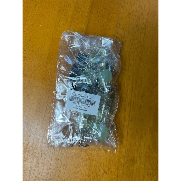 NWT Green and silver long necklace and earrings - Picture 5 of 6